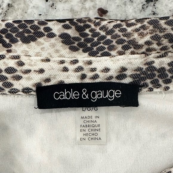 Ruched Front, Sleeveless Top, Size L - Picture 4 of 4